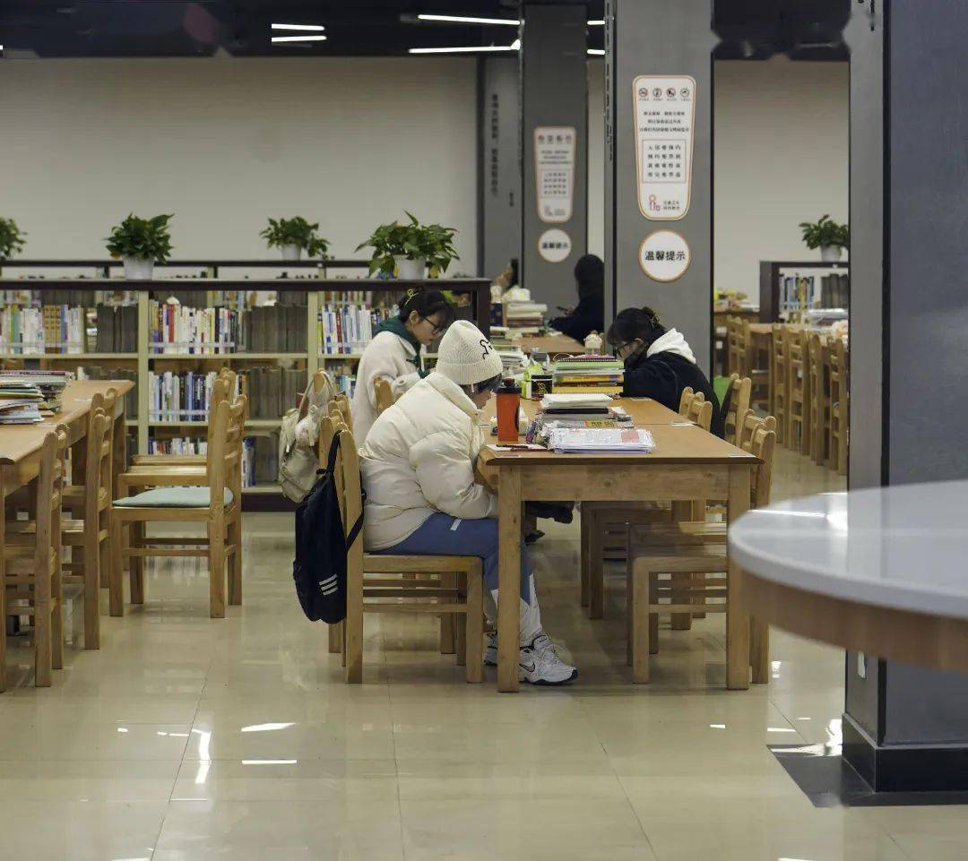 为甩掉孤单不甘庸凡,所以你战斗考研路漫漫,其修远兮,达亦难兮江西