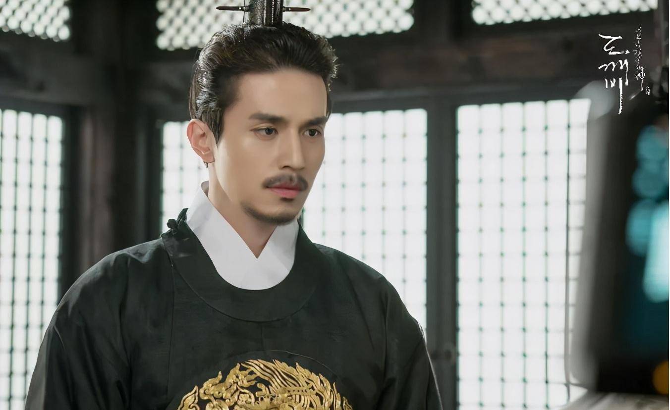 李栋旭新画报绝色华丽!年末party跟着他的搭配学起来啦_金色_hit_元素