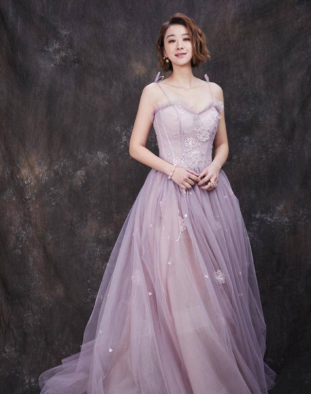 惊艳时代的古装女神穆婷婷,身穿紫色礼服温柔甜美,重回颜值巅峰_设计