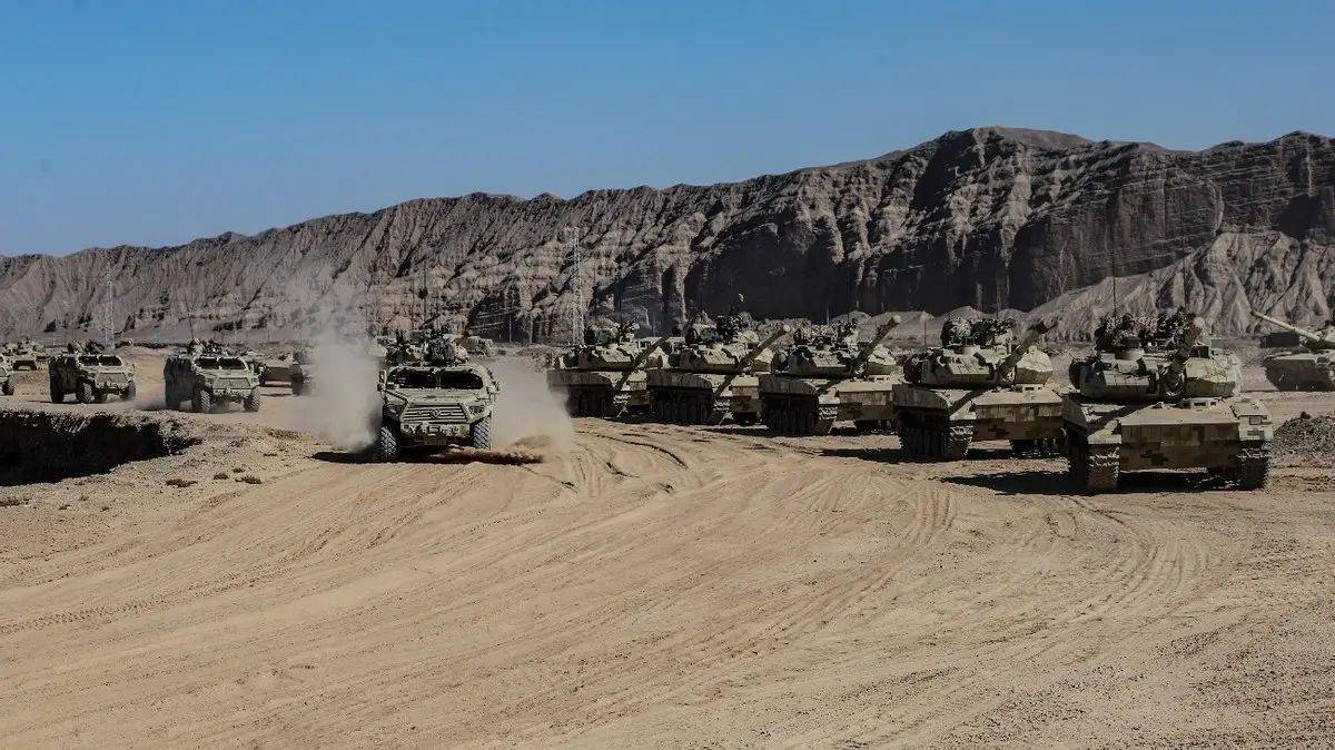 原创 央视曝光:解放军重装合成营,俄军看了很不是滋味,差距太大了