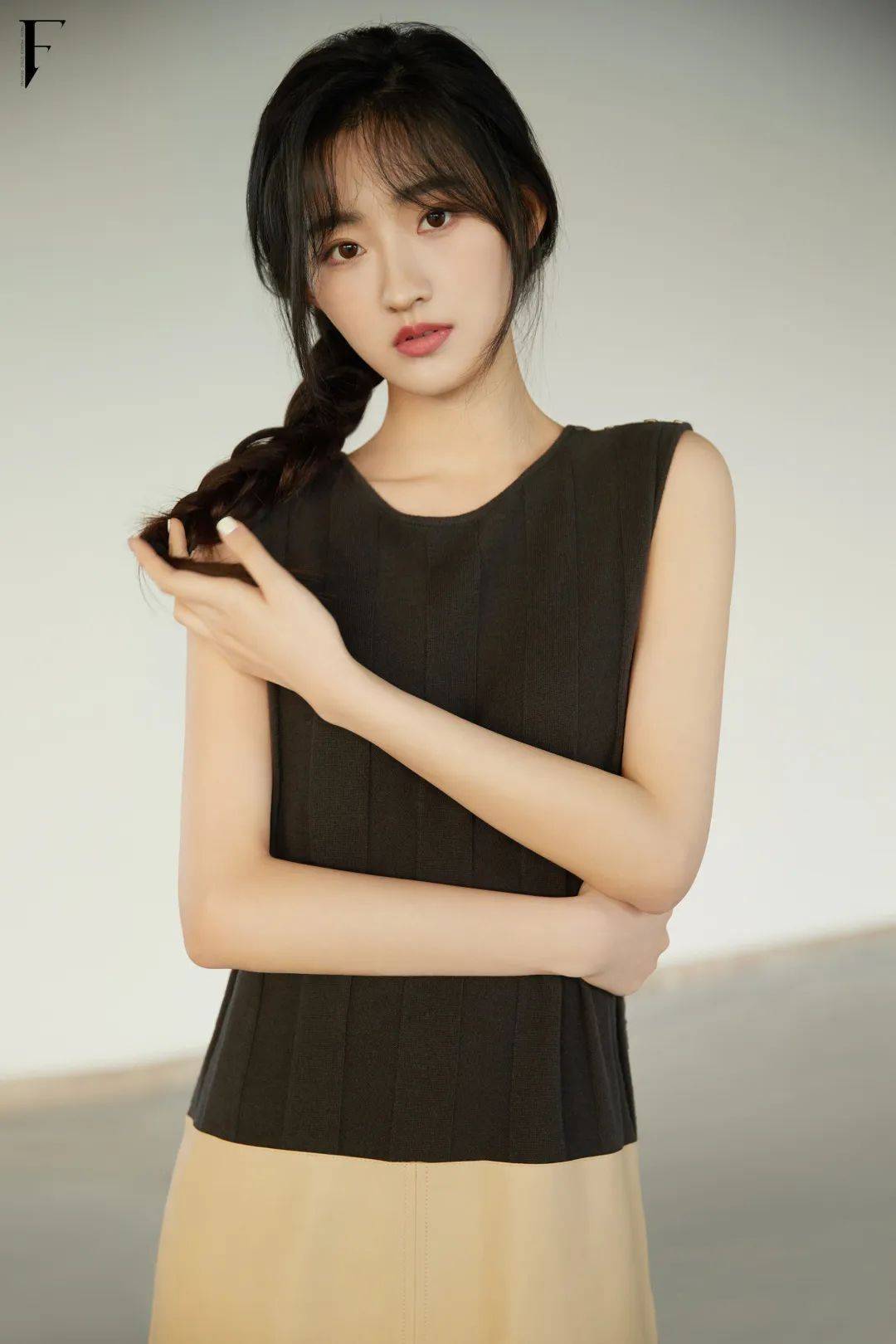 95后小花写真,明明一张清纯的脸,性感却溢出屏幕!