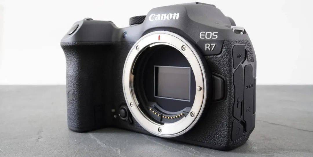 外媒评测:佳能eos r7与价格相称但缓存太小_镜头_电子_快门