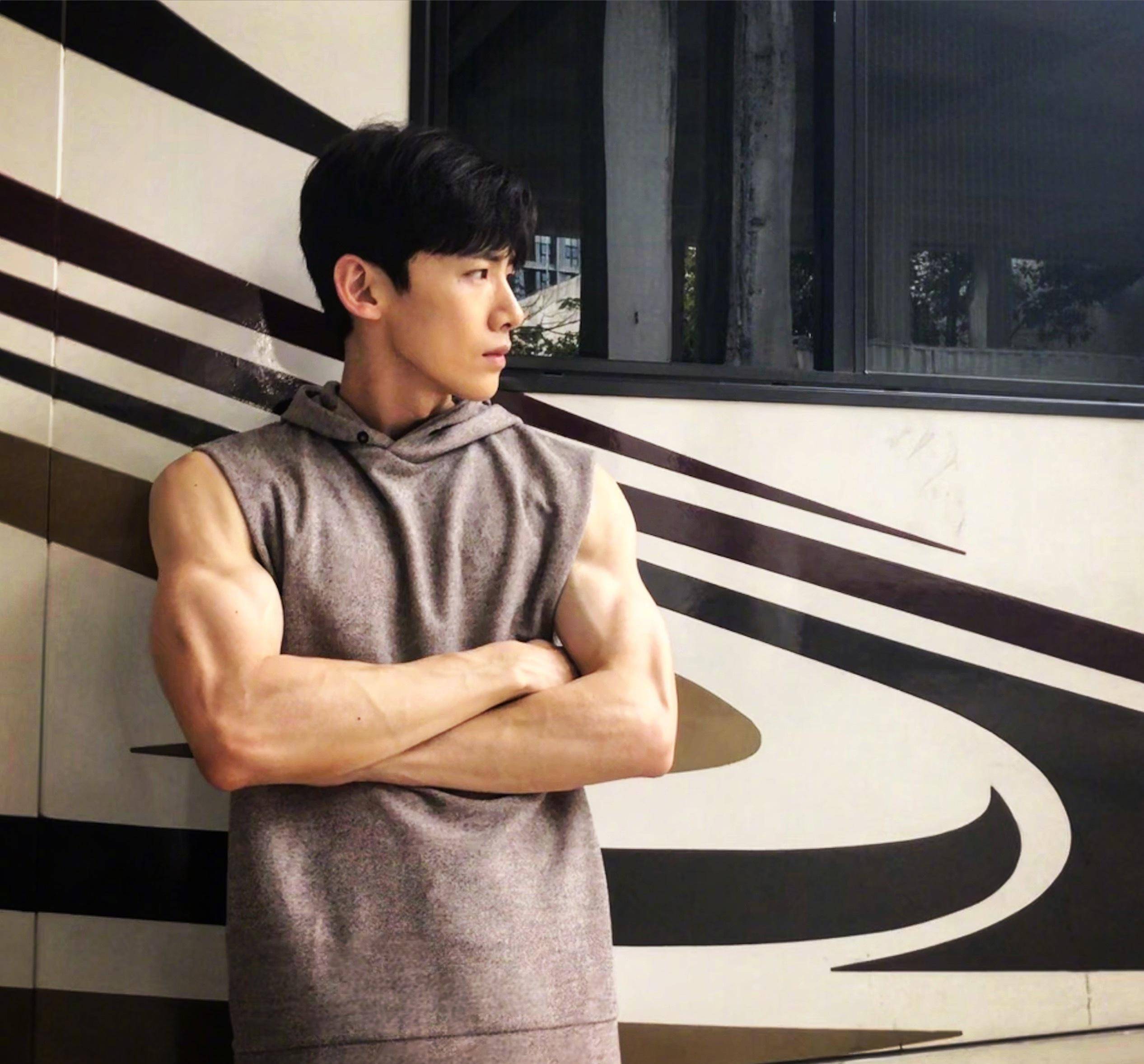 《卿卿日常》:隐藏了多少秘密,白敬亭的腹肌,田曦薇的身材_刘冠麟