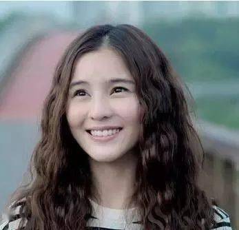 泰版《浪漫满屋》的女主李海娜就是长发蛋卷头的代表,长发蛋卷配上