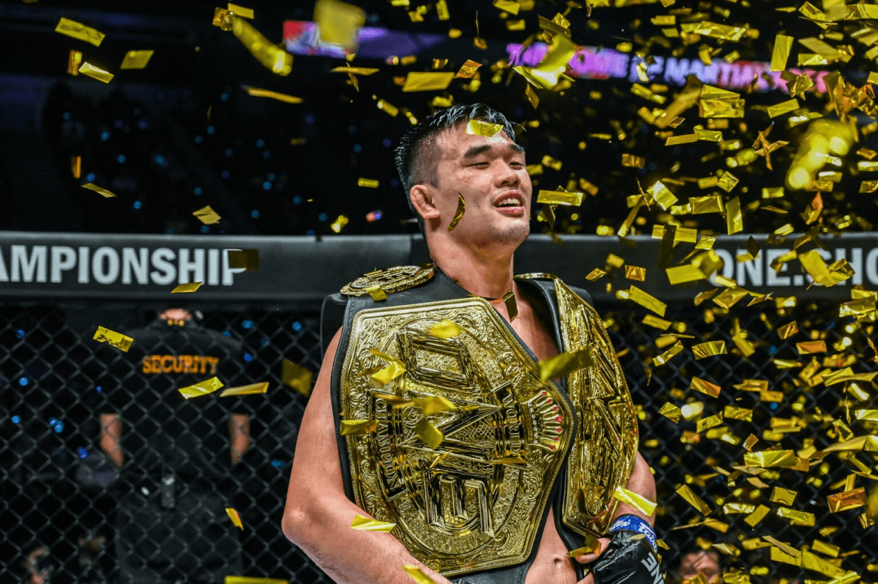 在这之后,李胜龙将目光投向了次中量级世界冠军金腰带.