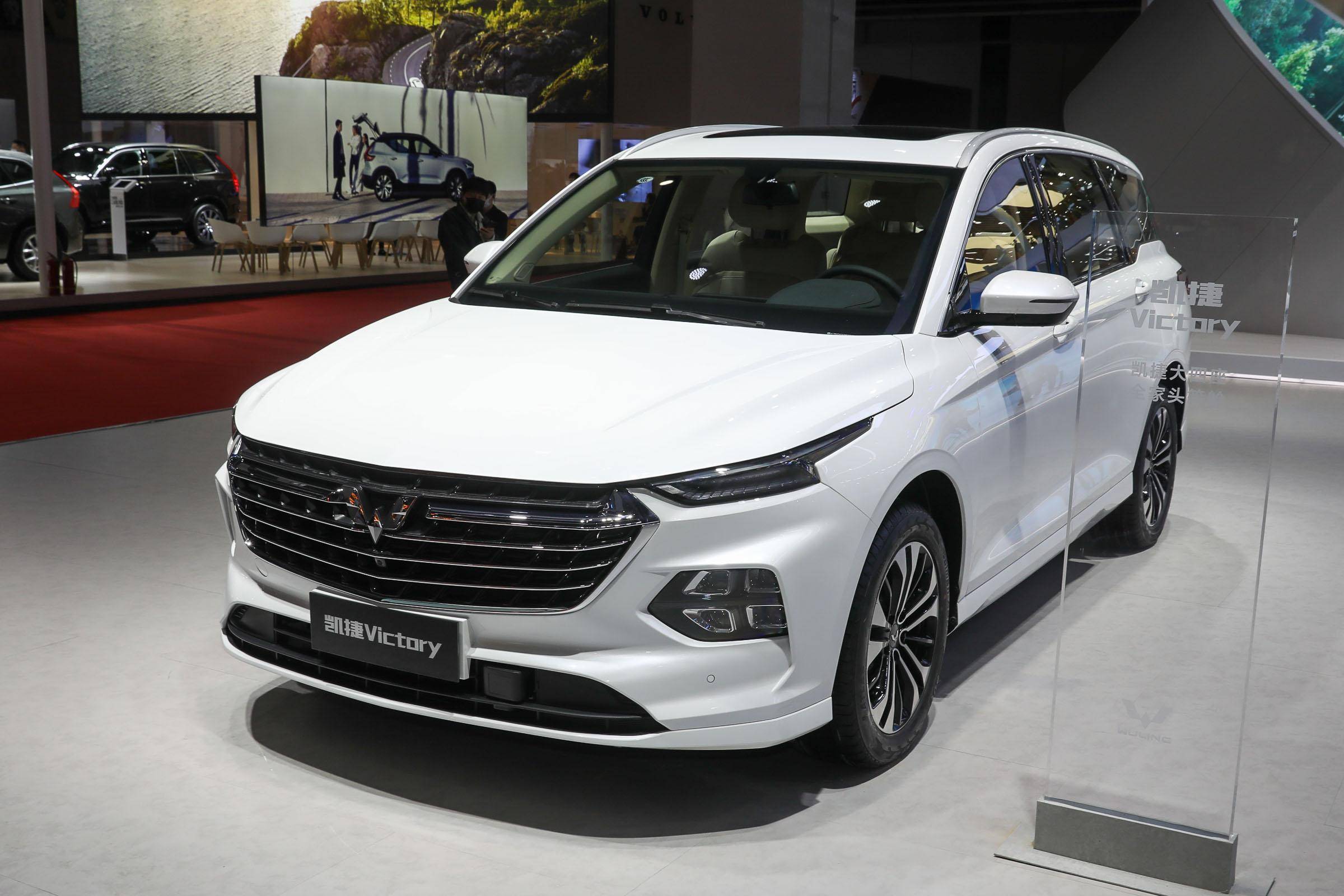 家里人多,买车建议选mpv,五菱银标六座车,自动挡9.