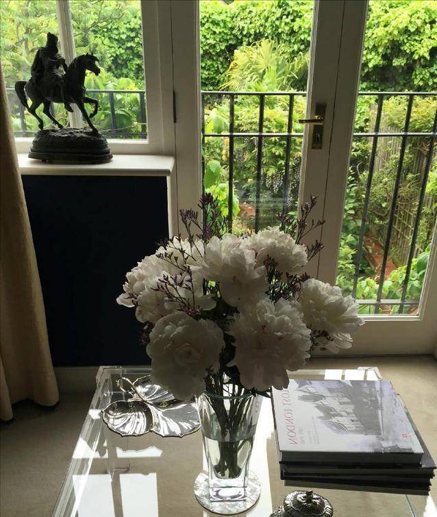 61岁费翔的豪宅火了,全屋奢华精致,复古温馨,单身也依旧精致_生活