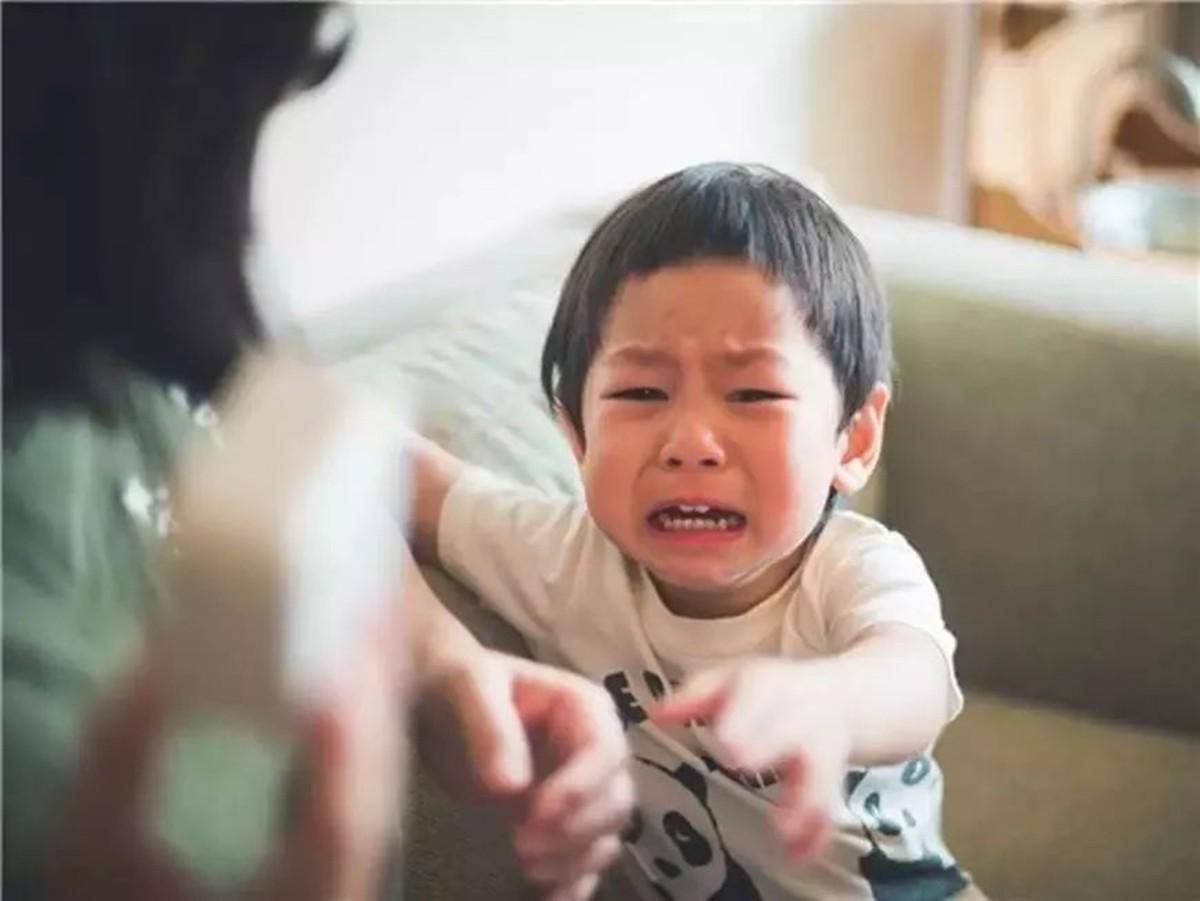 孩子6岁前情绪喜怒无常该怎么处理？方法用对了养出高情商孩子
