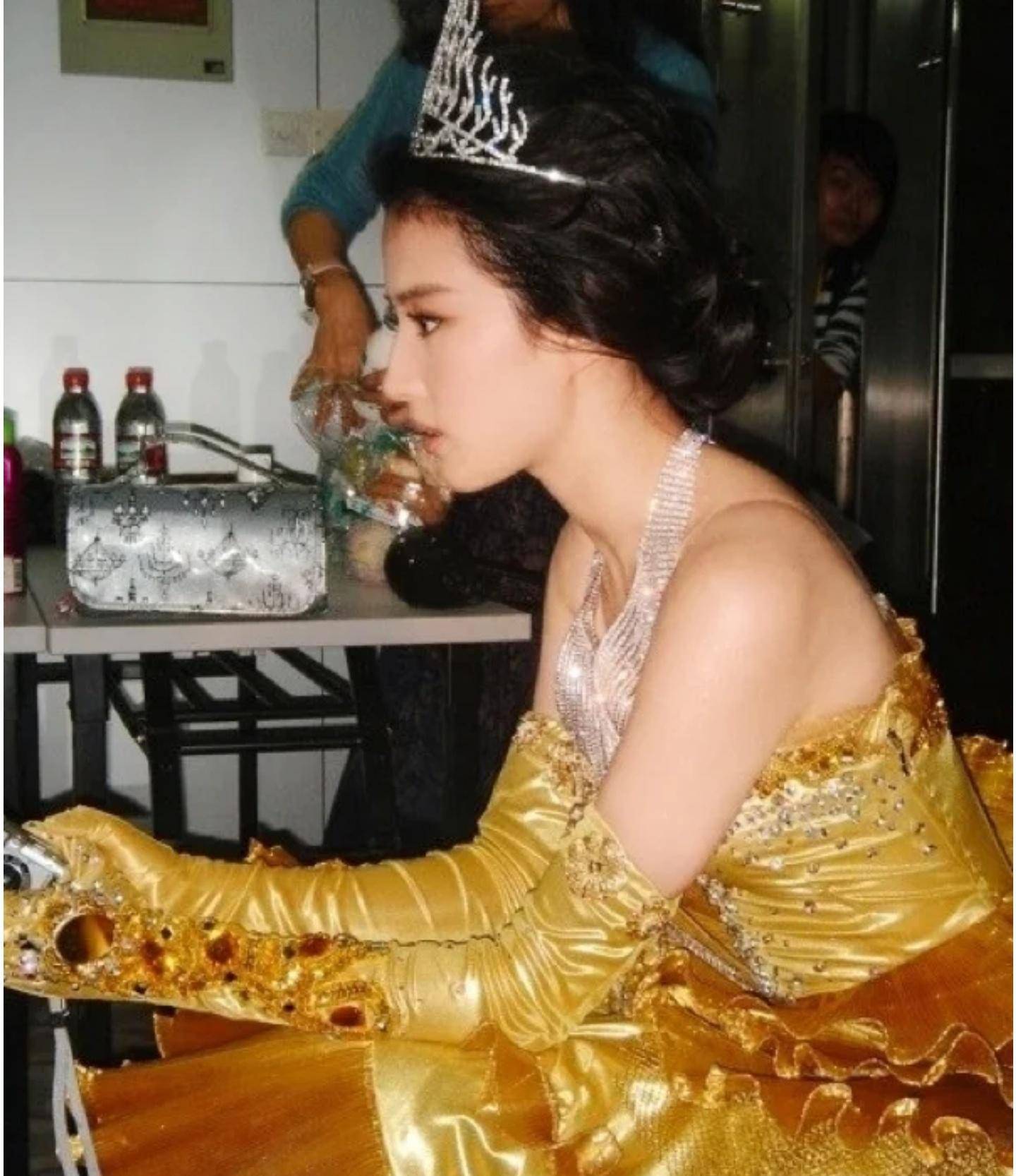 刘亦菲金鹰节幕后照片!