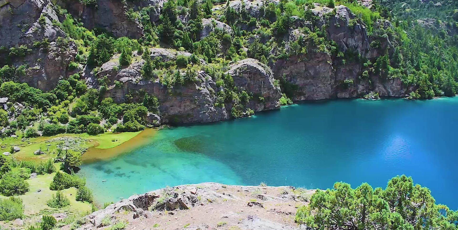 三色湖,天堂一样的景色,不输稻城亚丁_边坝县_白湖_青稞