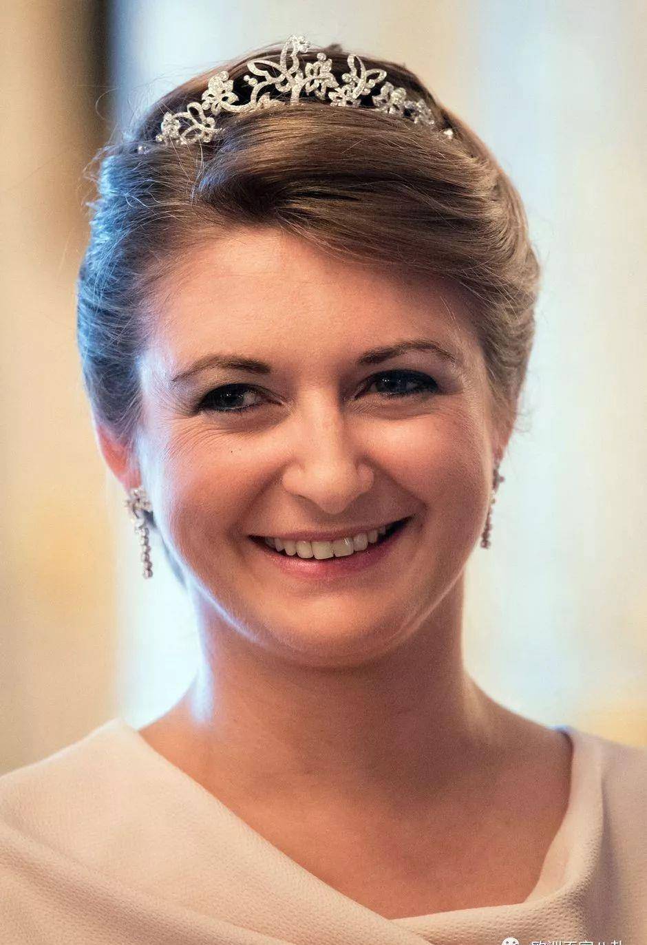 她曾如此美丽闪耀|卢森堡大公储妃斯蒂芬妮_造型_后续_珠宝