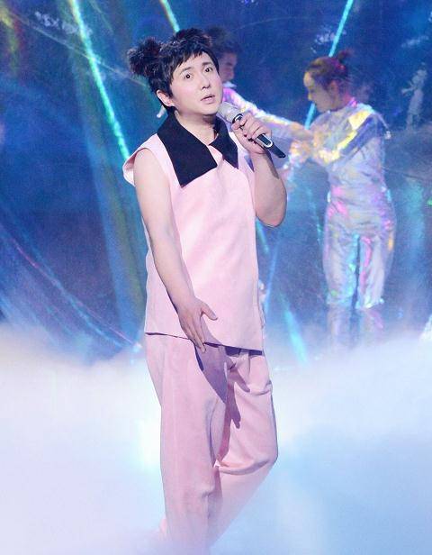 他因郝建一战成名,如今中年发福被议论,没想到年轻时候这么好看_沈腾