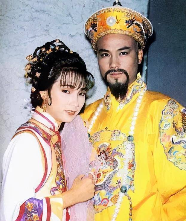 84版《笑傲江湖》的岳灵珊,85版《雪山飞狐》的胡夫人,87版《书剑恩仇