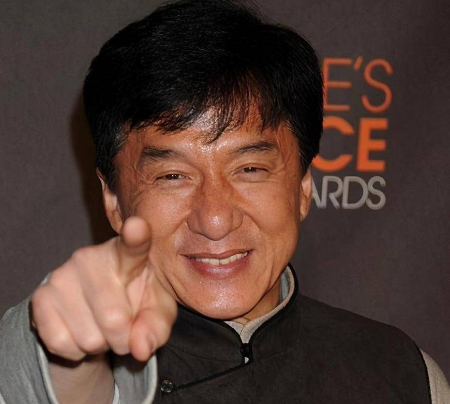 他不是成龙却神似成龙,拒绝与成龙合照,却备受成家班尊敬_替身_李海清