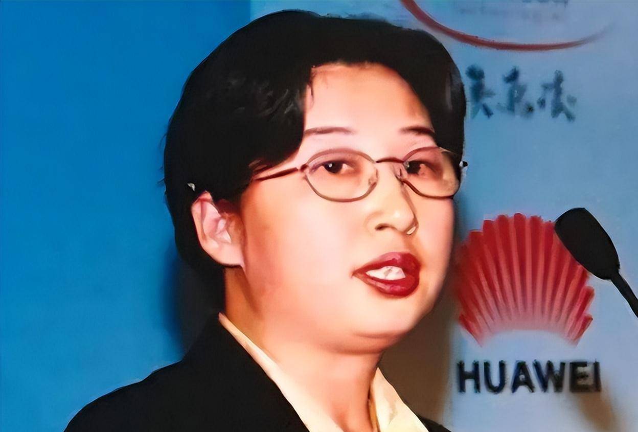 她是四川副省长千金,却执意嫁给穷小子,生下一女成