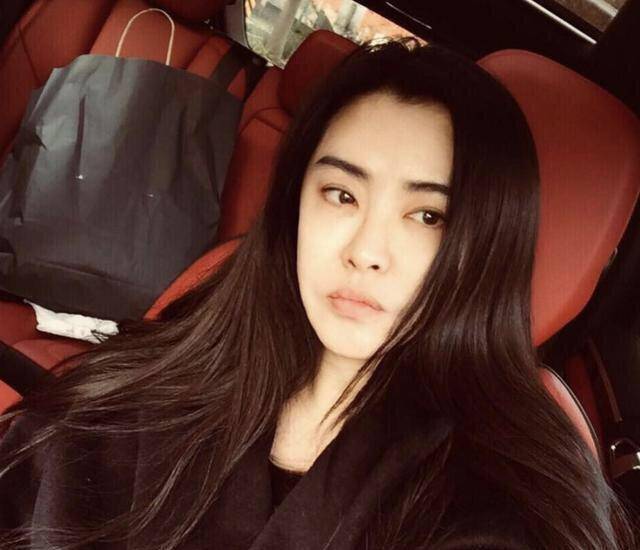 王祖贤皈依佛门后,现身长春礼佛,52岁依然玉女如初_生活_化妆_模子