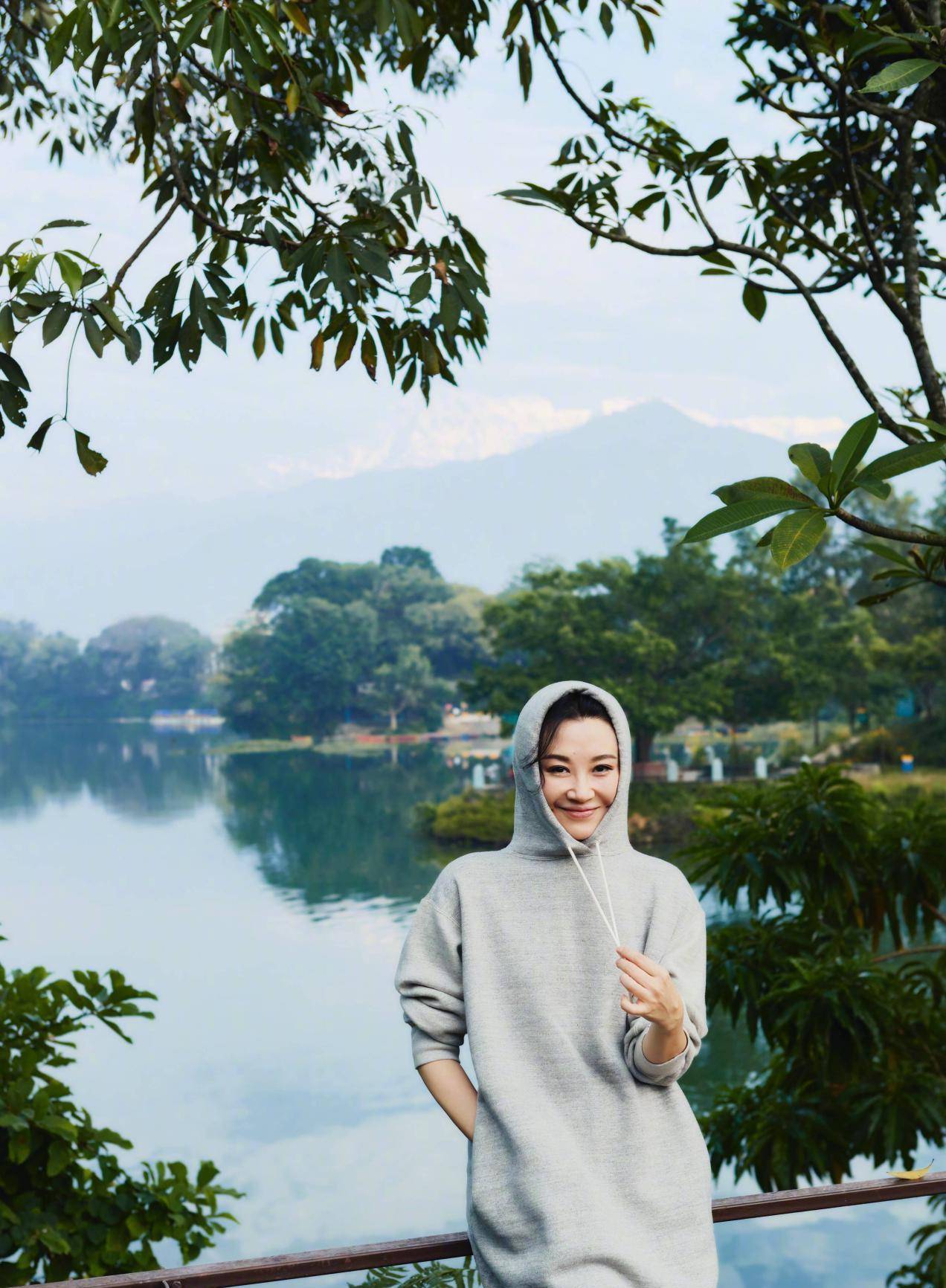 51岁许晴因身材状态上热搜!女神的抗初老秘诀是什么?