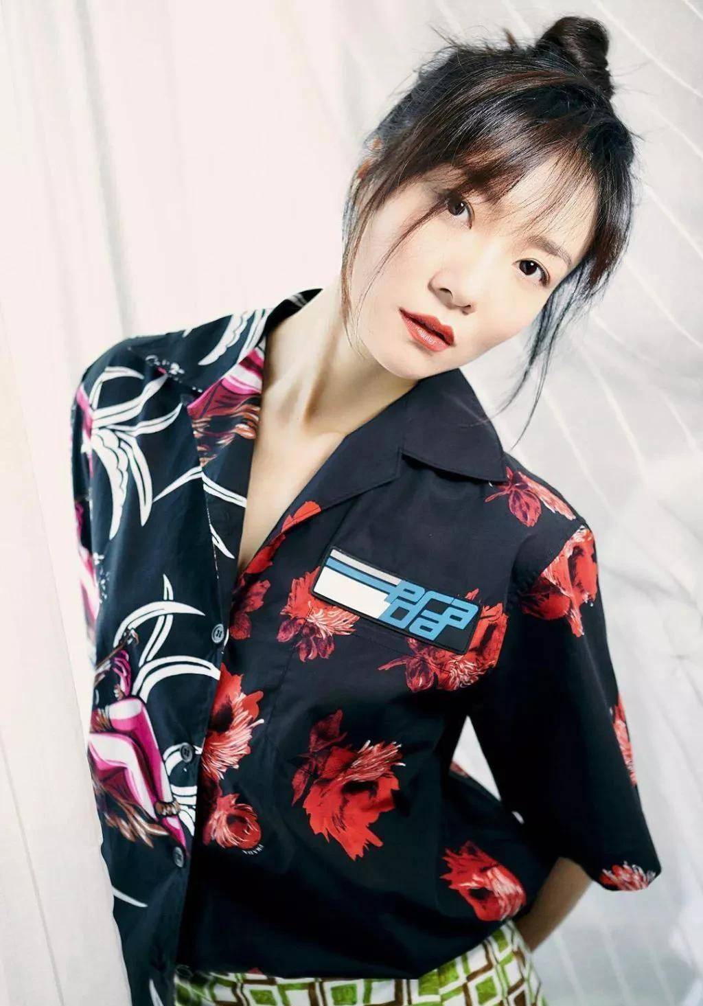 金鸡奖最佳女配角齐溪,身材高挑,气质十足!_汪春梅_助听器_母亲