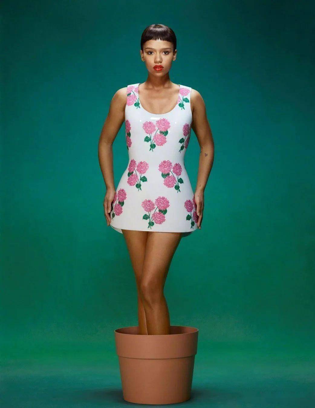 女星泰勒·拉塞尔时尚写真大片,新片《骨及所有》表现亮眼_宣传_杂志