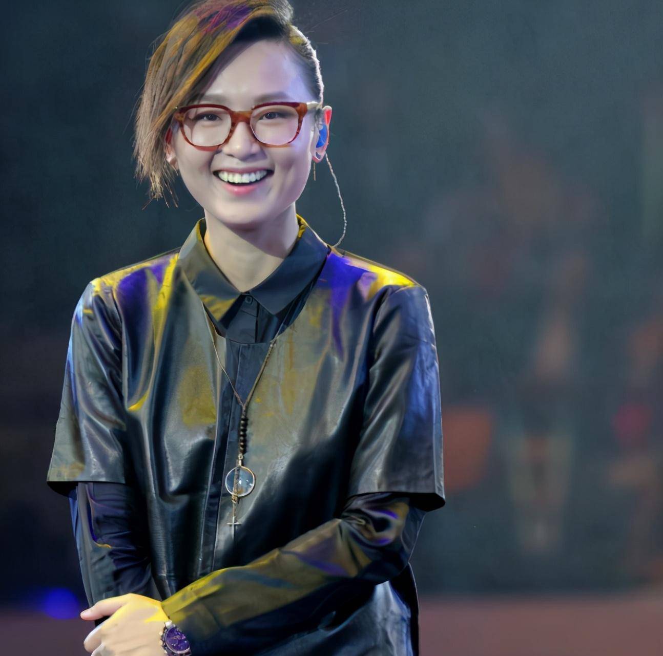 周笔畅整容成功,坦然回应:原本照着杨幂整的,没想到整的像杨紫_音乐