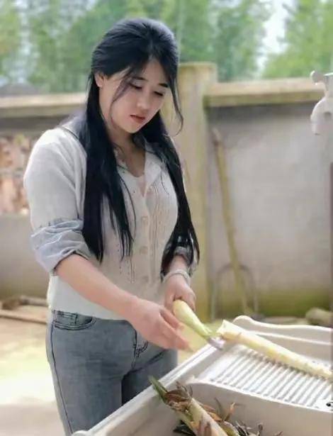 福建阙佩琪,放弃事业回农村陪伴养父母,她会是新一代的沈丹吗?