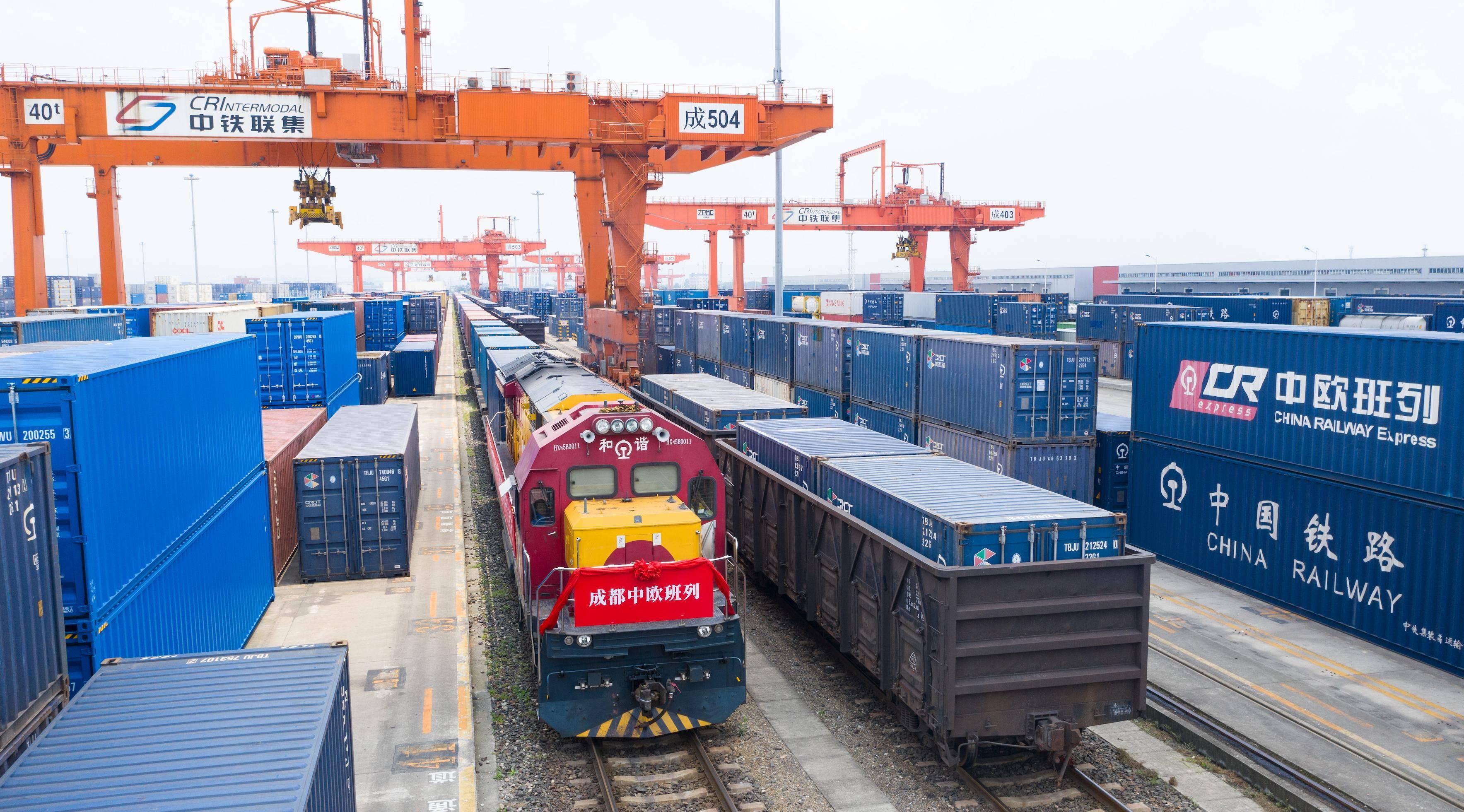 前11月成都国际及地区航空客运货运均增长逾四成_班列_航线_机场