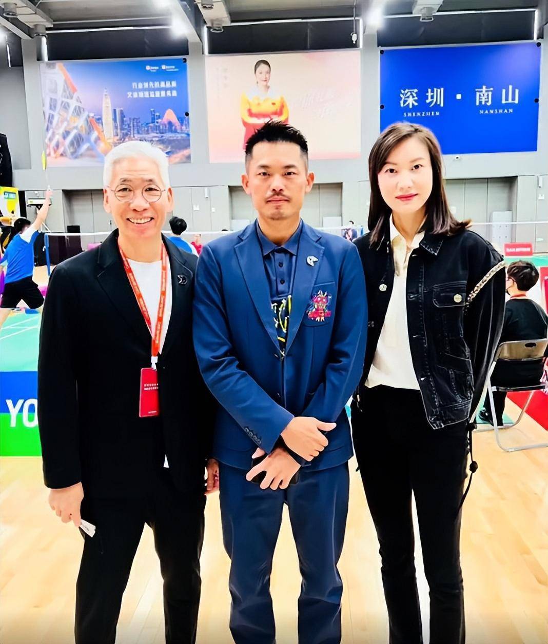 穿西装留胡须太帅气,谢杏芳时尚贵气_丹琳_羽毛球_会场