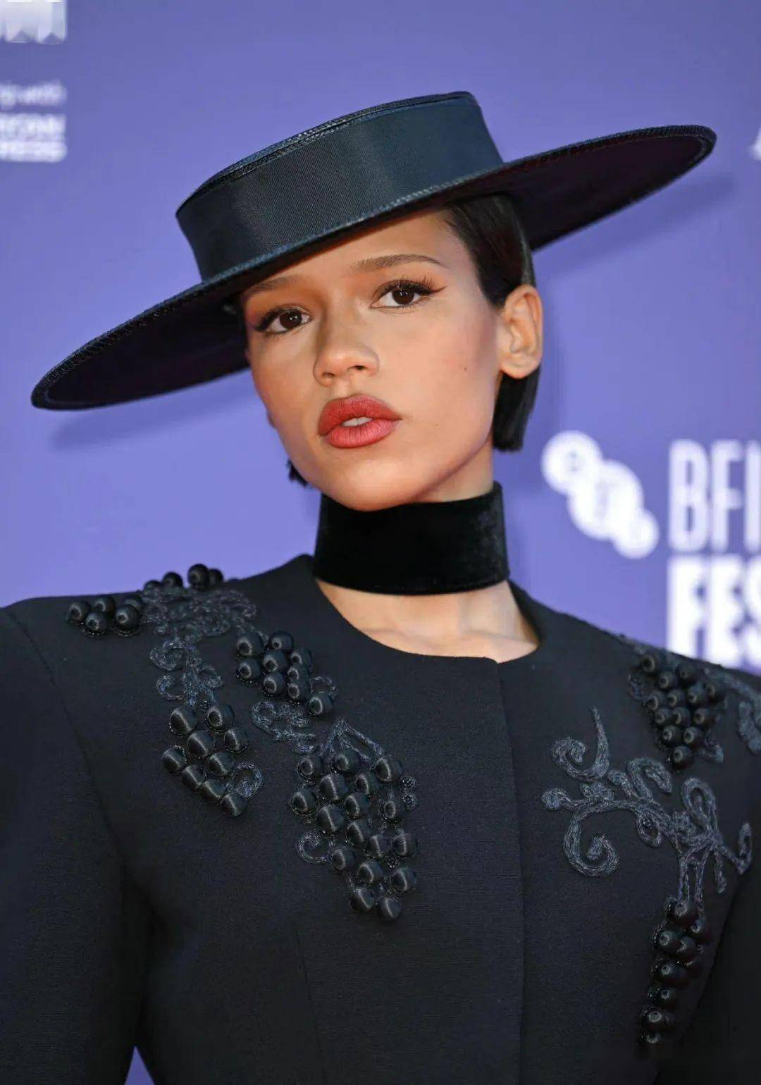 女星泰勒·拉塞尔时尚写真大片,新片《骨及所有》表现亮眼_宣传_杂志