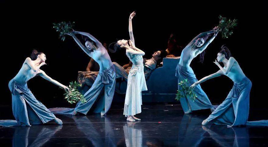 踏月归来 唯美意境描摹月宫仙境 共赞"爱"之伟大_神话_舞剧_舞蹈