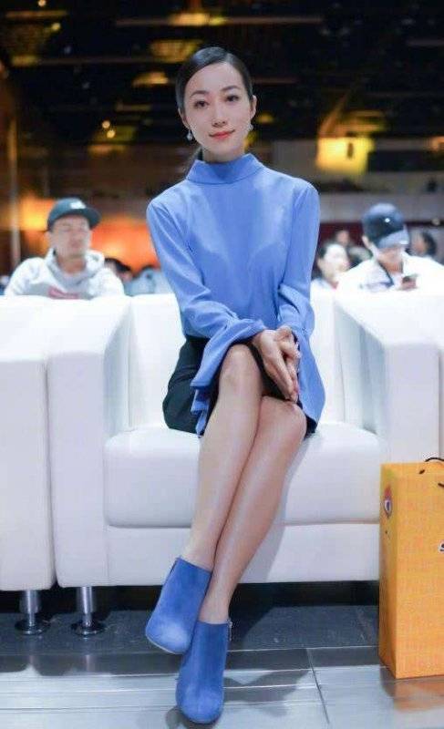 有一种坐姿叫欧阳娜娜,女孩子怎么坐显腿长?_显得_感觉_女生