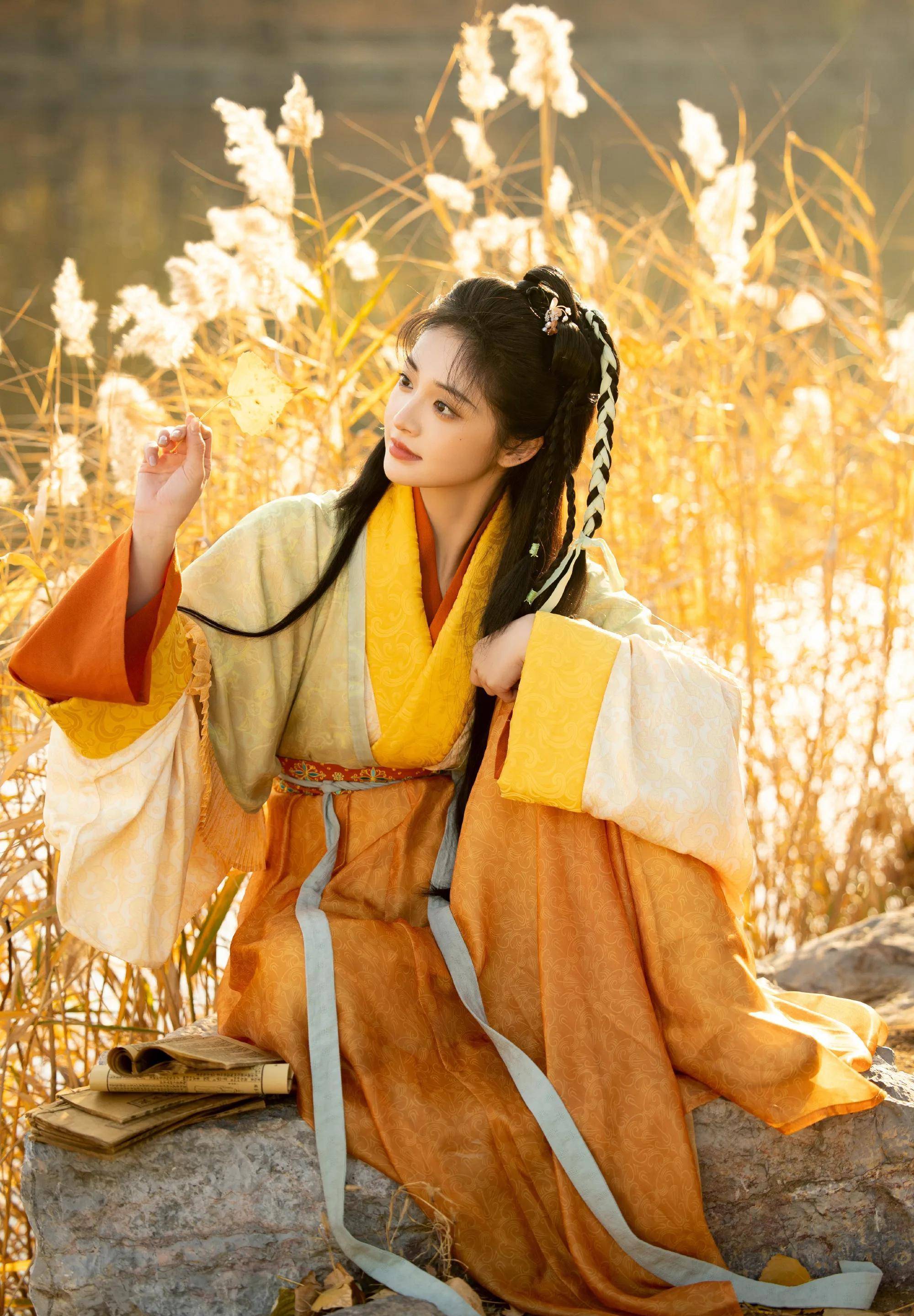 周洁琼古风生日大片,俏皮灵动,明媚烂漫._少女_芦苇荡_黄蓉