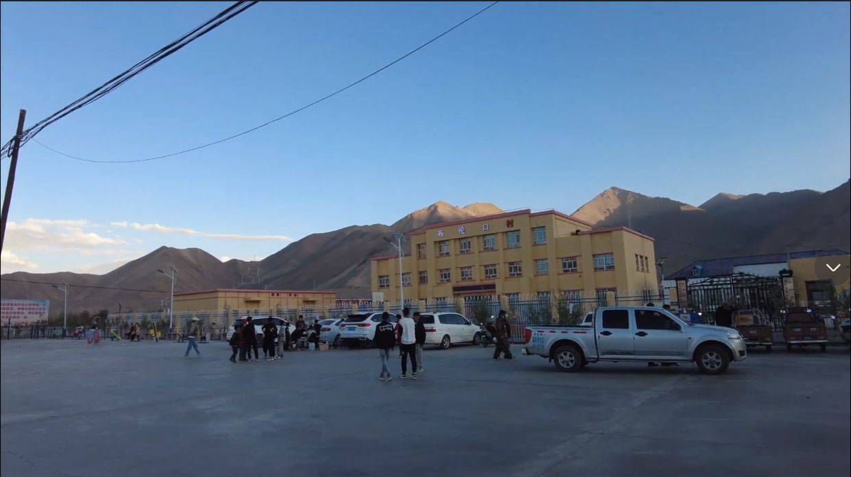 新疆阿克陶县的自然村落,规模不大风景绝美,游客好多堪称奇迹_布伦_口