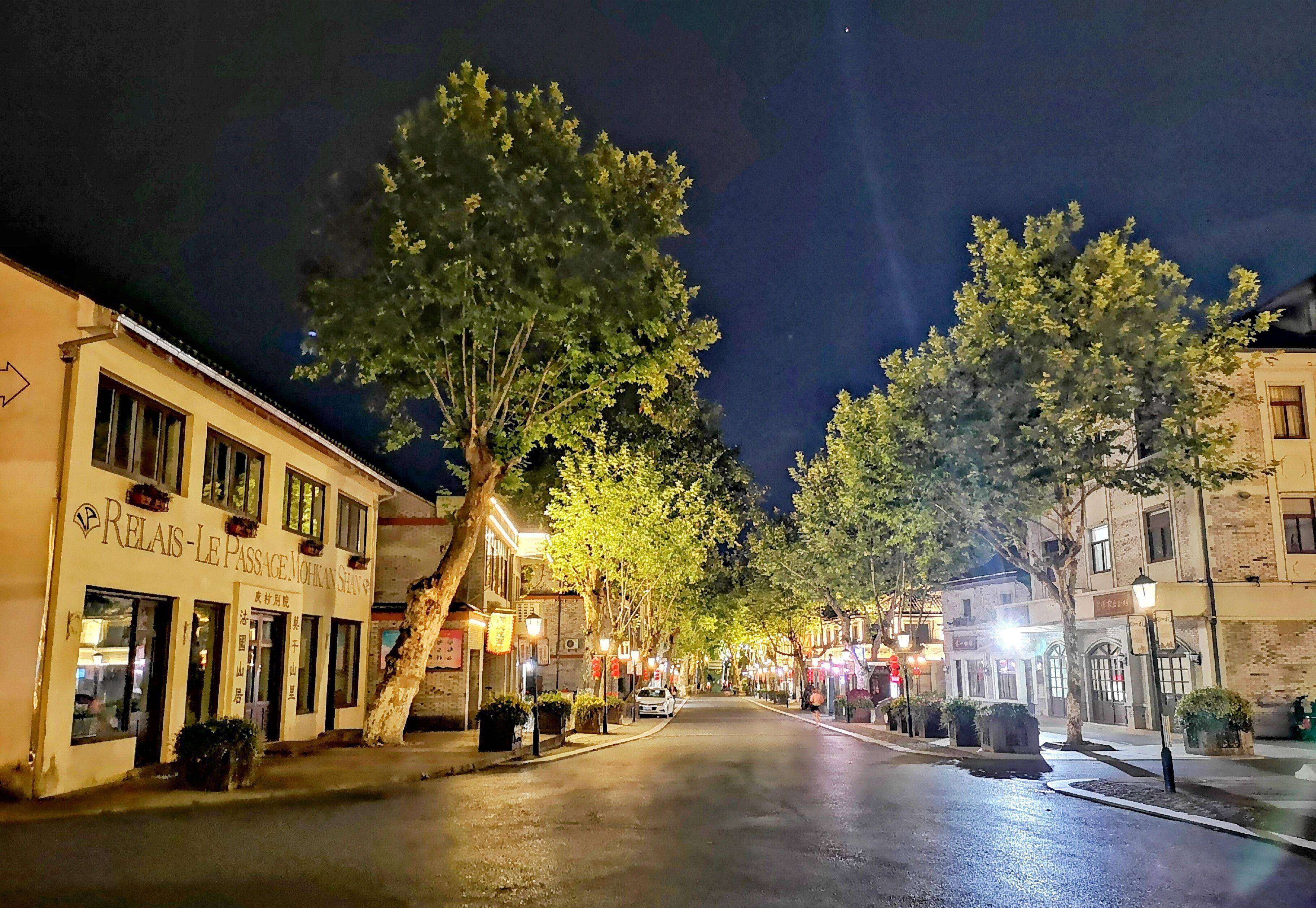 民国街道夜景图片