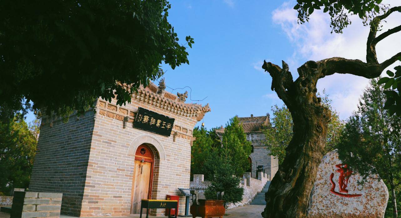 庆阳一个悠闲的森林公园,门票仅20元,苍松翠柏,游客却不多_建筑_老爷
