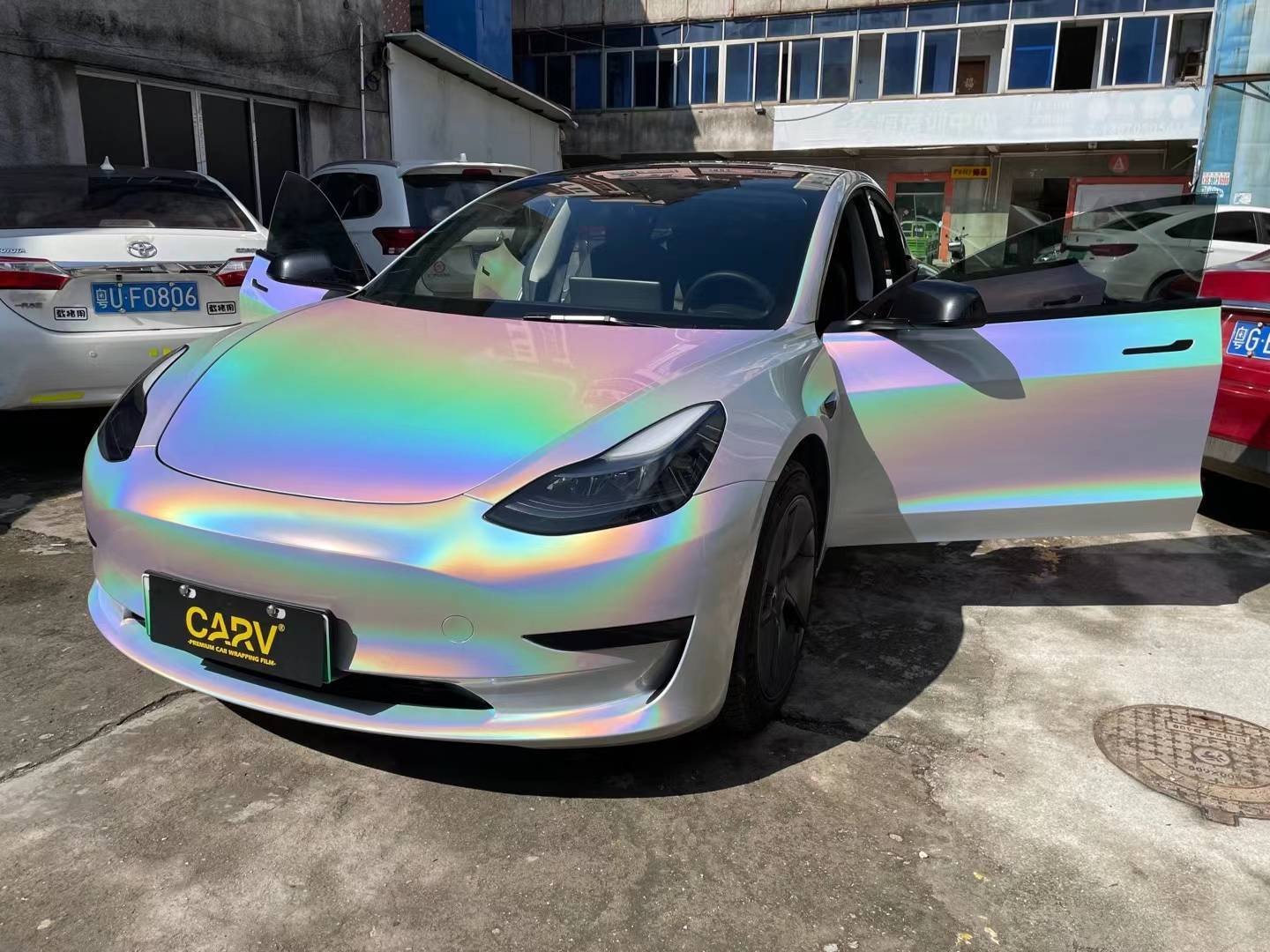 特斯拉model3卡孚改色膜白金液态镭射白,时尚的独特魅力