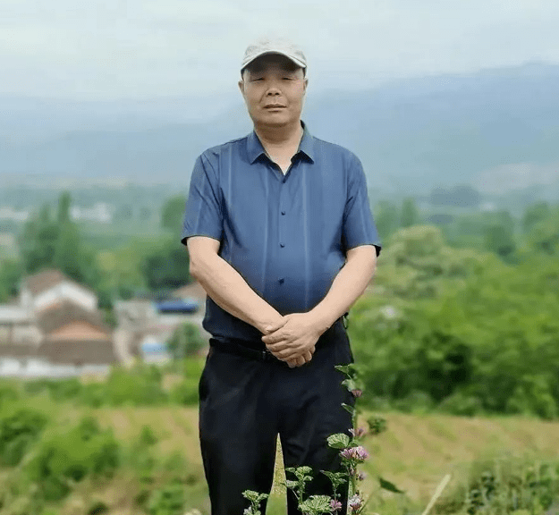 王蓬顾问(以姓氏笔画为序)马俊惠 马强 王汉喜 李汉荣 李青石 李虎山