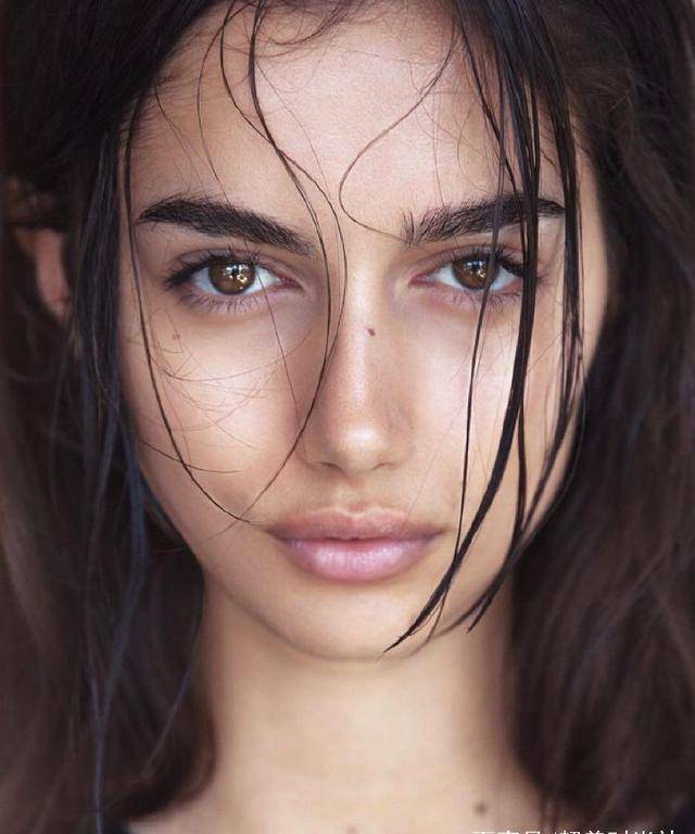 maiacottonwinnieharlow1994年出生的"奶牛超模"温妮·哈洛是世界上