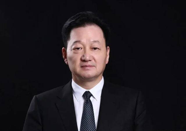 秦英林,南阳内乡人,出生于1965年,现年57岁,毕业于河南农业大学,本科