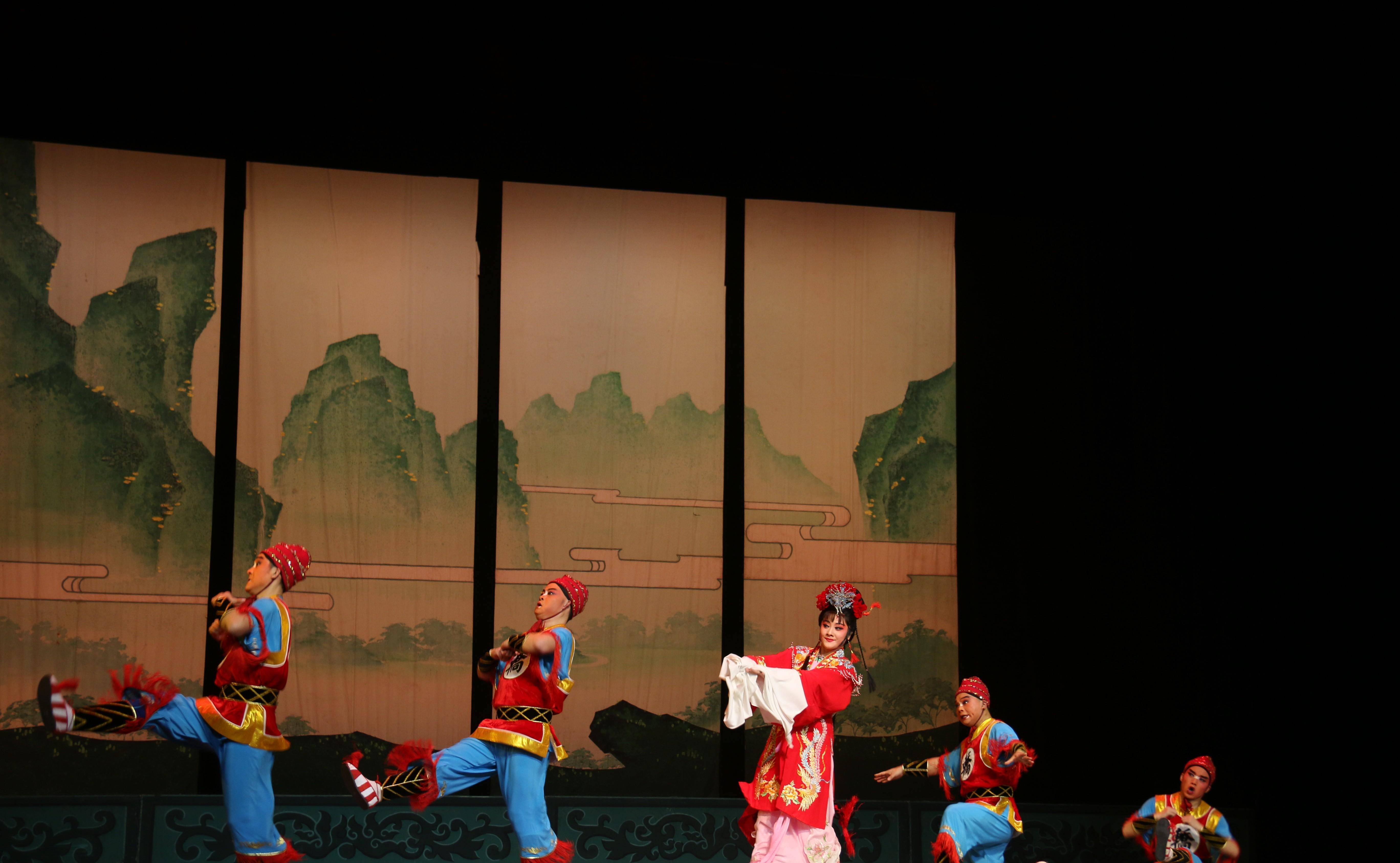 一只香囊一段情,一顶花轿两家亲-豫剧《新版·抬花轿》欣赏_周凤莲