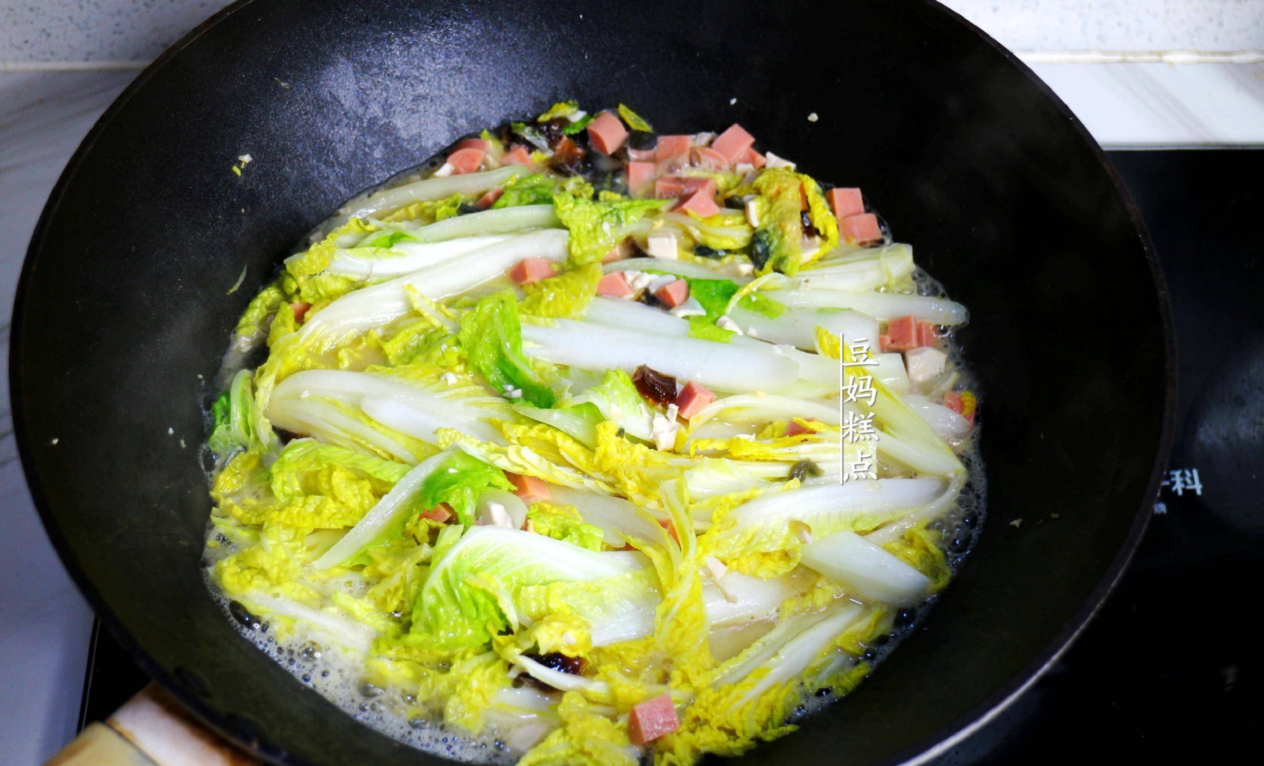 在家做上汤娃娃菜,10分钟搞定,连汤都想喝干净_味道_清水_火腿肠