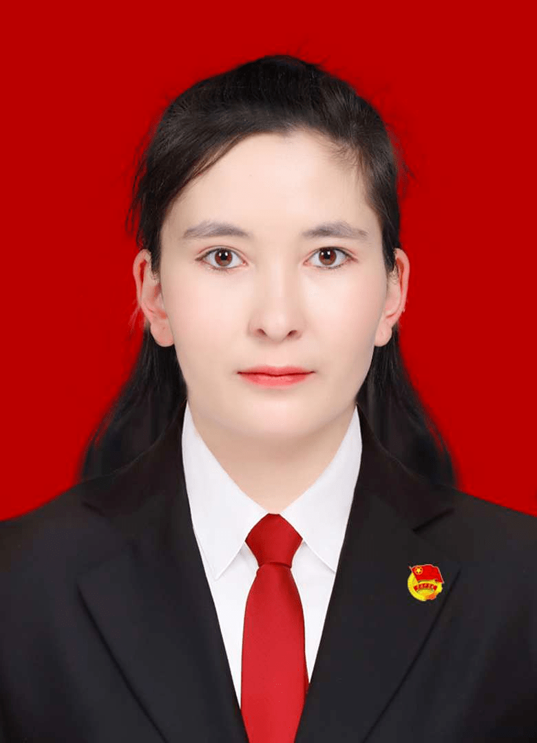 迪丽努尔·木拉提别克文体部负责人迪娜拉·叶尔波力后备委员青年志愿
