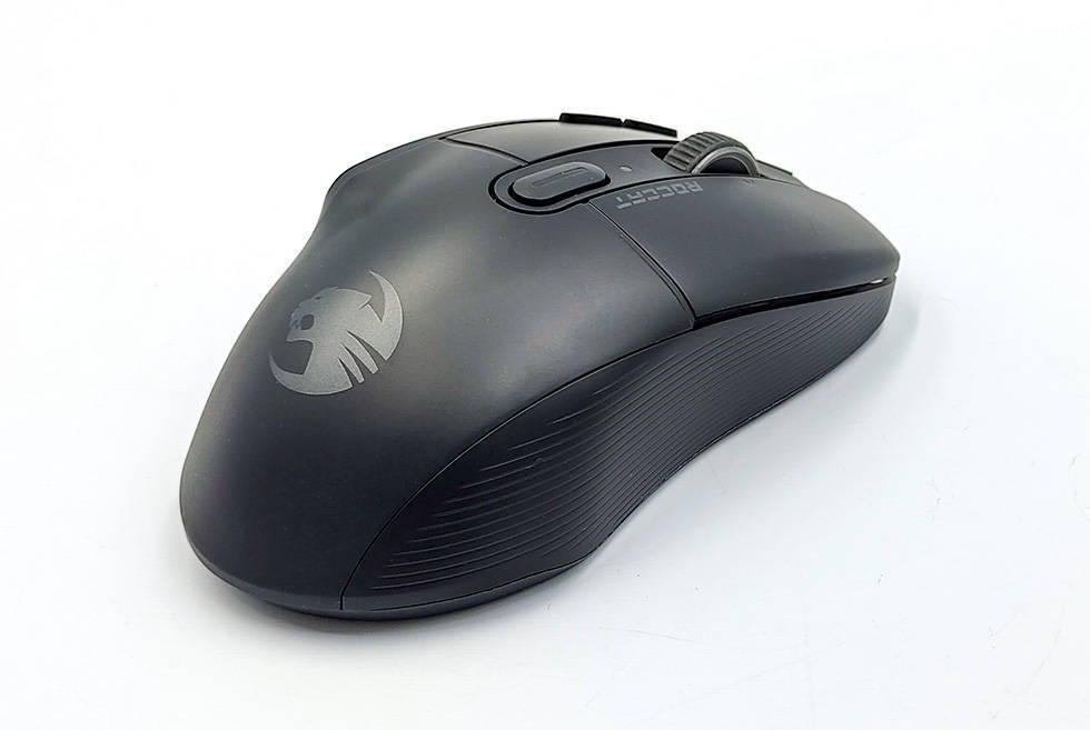 标配"手办摆台" 灯效颜值优秀 冰豹roccat kone xp air无线游戏鼠标