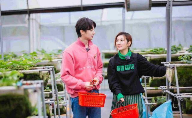 现实问题会成为一段恋情的阻碍吗?张轩睿给了任家萱一个答案_男孩_情