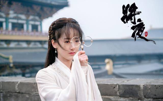 冷艳女神袁冰妍凭《琉璃》大火,新剧《雷霆令》演绎热血女警官_山山