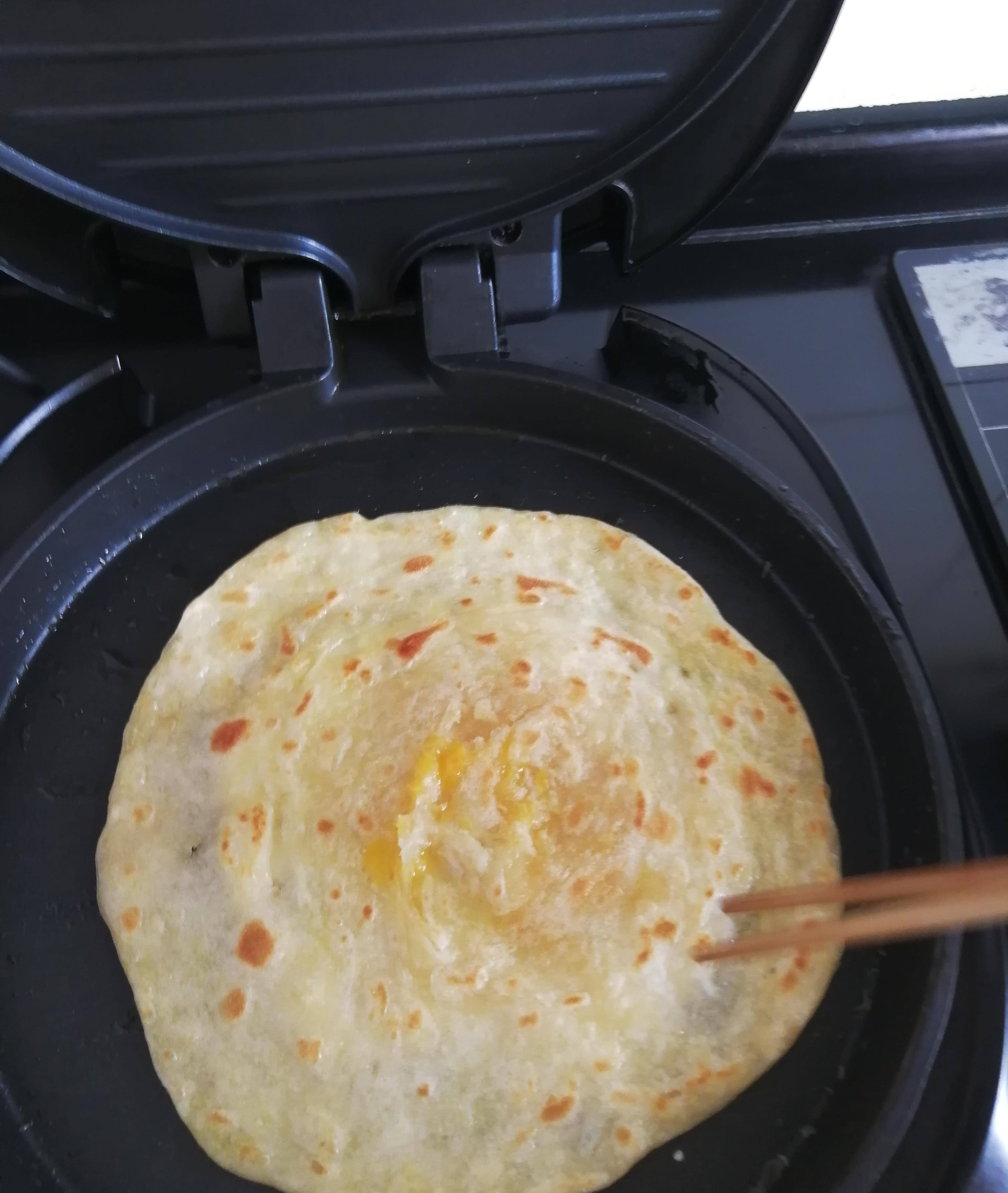 家庭版的简单鸡蛋灌饼,好吃易做,一看就会,一做就成功