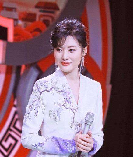 已经功成名就的周涛,此次出现在湖南卫视《声临其境3》的舞台上,为