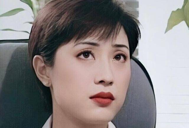 陈法蓉的颜值分析_五官_英气_短发