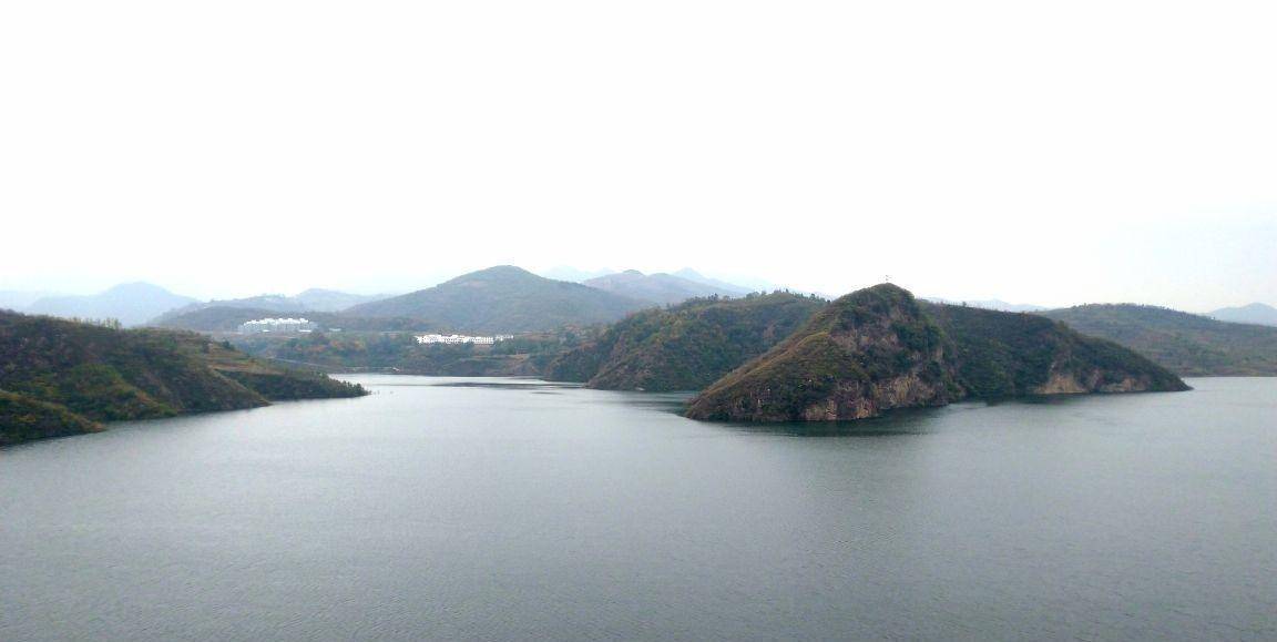碧波万顷,山水一色,前坪水库蓄水数月芳姿初现_伏牛山_两岸_水利工程