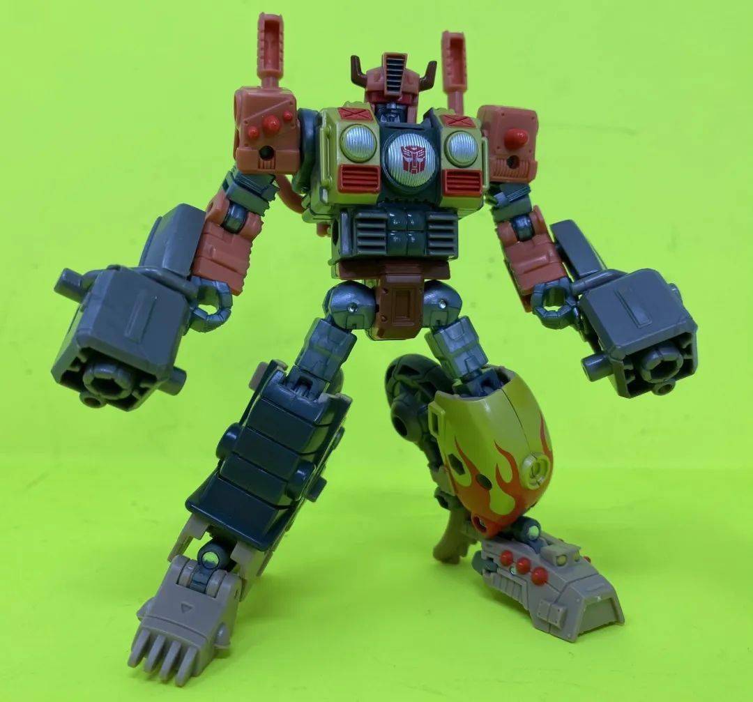 变形金刚进化系列"08动画警车""垃圾星人2号"实物图曝光_玩具_内容_模