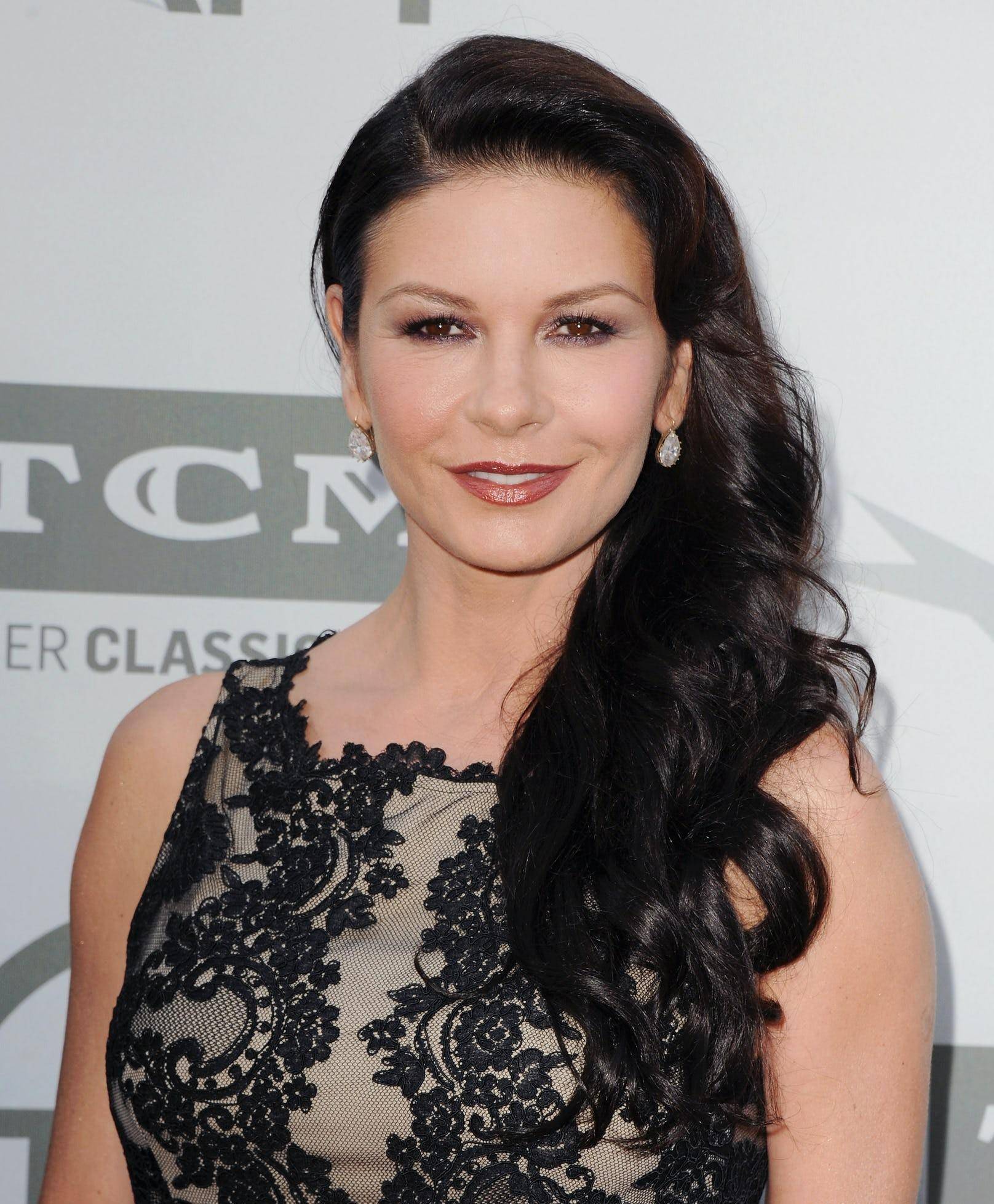 90-16年,凯瑟琳·泽塔-琼斯发型和妆容的变化,女神不老吗?